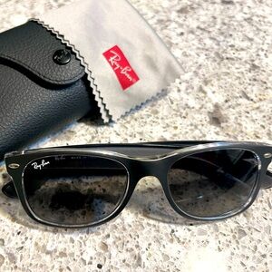 Rayban New Wayfarer RB2132 sunglasses 52mm